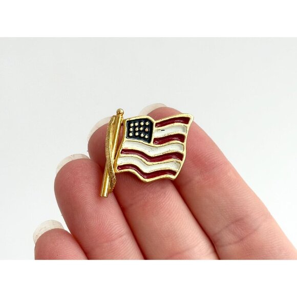 Gold Toned American Flag Vintage Silver T 4th of July | American Pride Lapel Pin - Picture 6 of 10